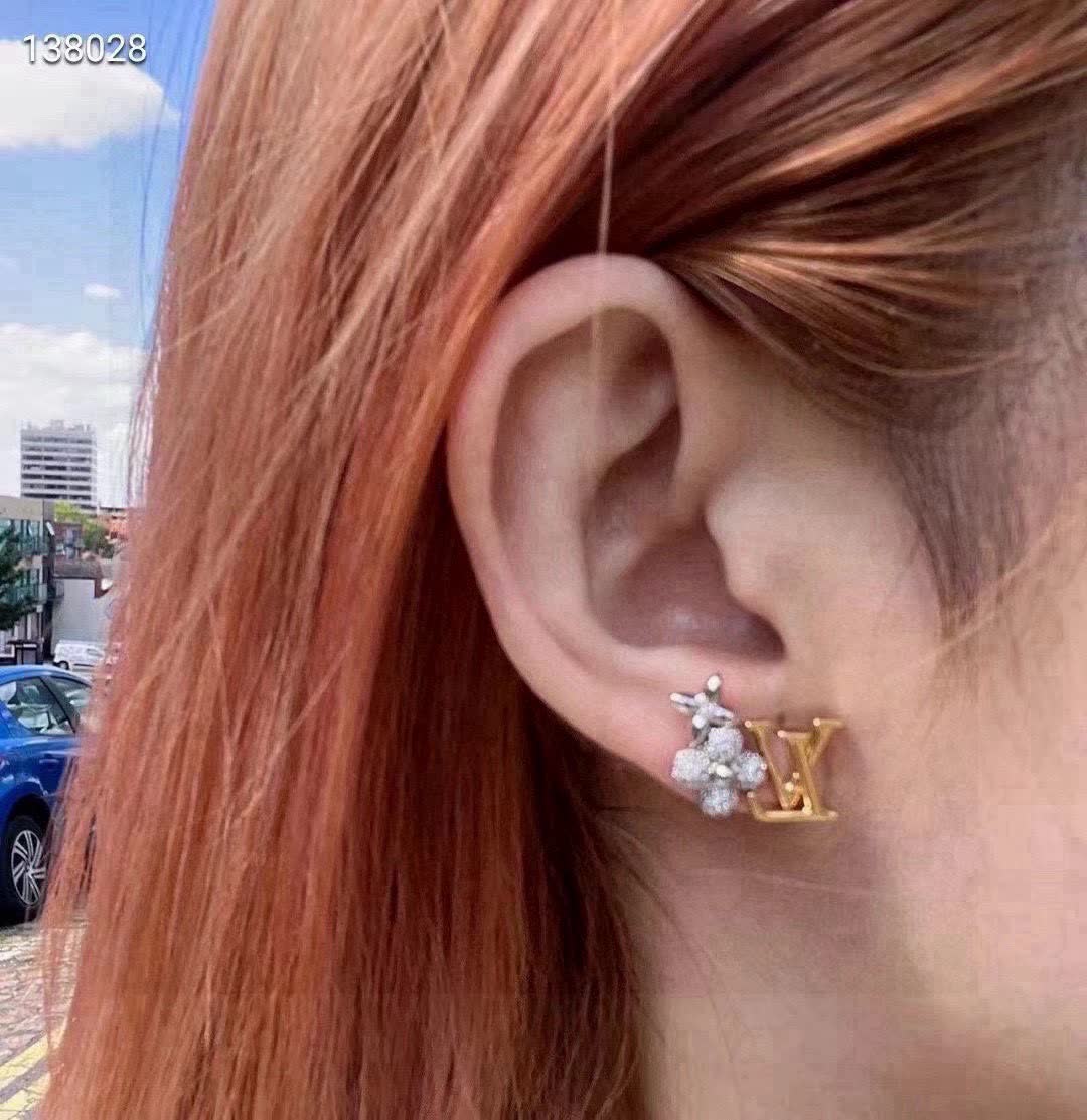 Louis Vuitton Monogram Flower Stud Earrings
